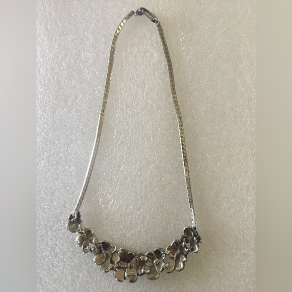 Floral Statement Necklace-Unmarked-Silvertone with Beige Flowers - Picture 2 of 9